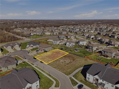28332 W 164th St, Gardner, KS, 66030-7400 | Card Image