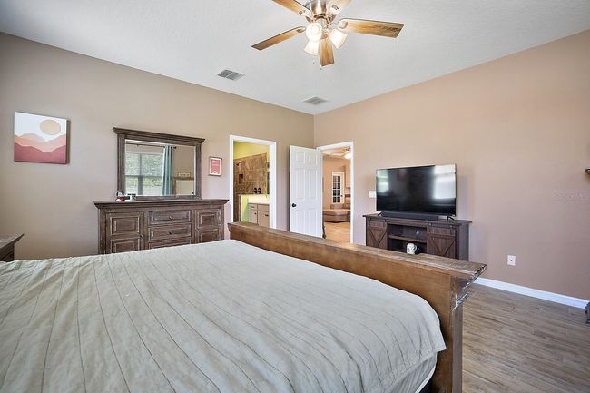 13401 Lake Yale View Loop, House other with 4 bedrooms, 3 bathrooms and null parking in GRAND ISLAND FL | Image 8