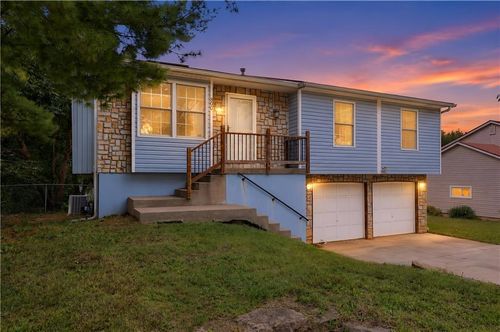 800 N Mohican Dr, Independence, MO, 64056-2196 | Card Image