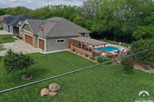 4422 Sw Lakeside Dr, Topeka, KS, 66610-1492 | Card Image