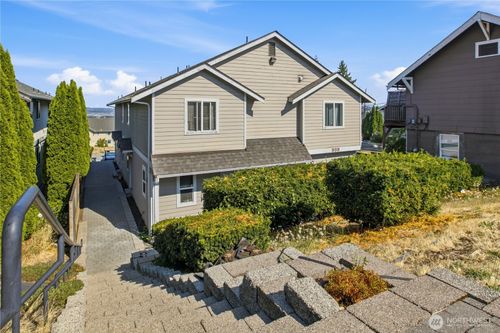 c-1939 I Street, Tacoma, WA, 98405 | Card Image