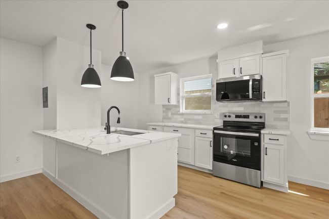 3932 Twin Falls St, House other with 4 bedrooms, 2 bathrooms and null parking in Irving TX | Image 9