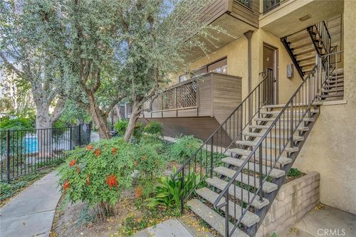 j-7304 Corbin Ave, Reseda, CA, 91335-7900 | Card Image