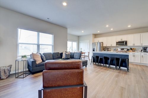 927 Maywood Ln, Waukee, IA, 50263-9230 | Card Image