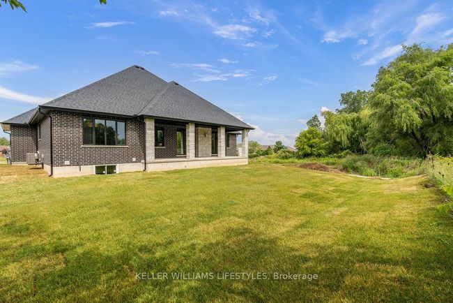 52 E Glen Dr, House other with 3 bedrooms, 3 bathrooms and 3 parking in Arkona ON | Image 5
