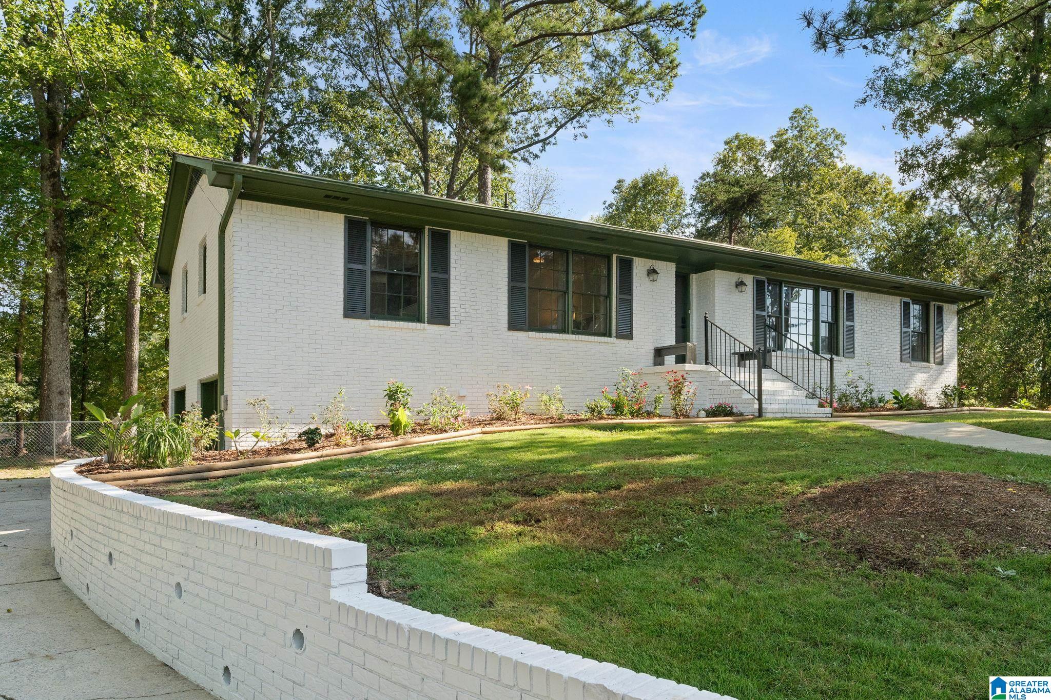 Camelot Cir, Hoover, AL 35226
