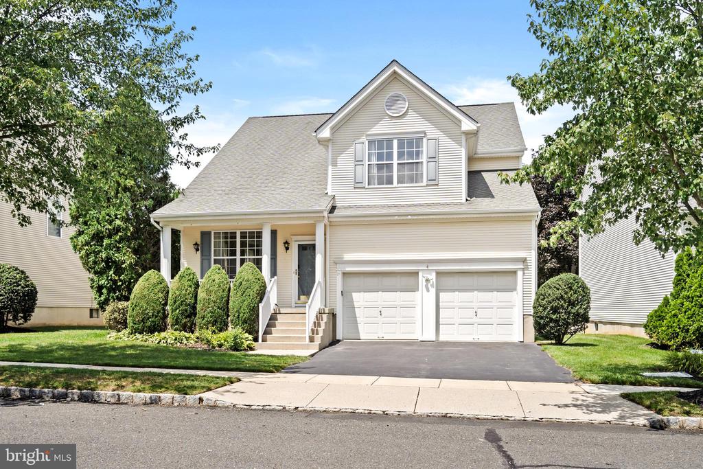 Eldridge Dr, Robbinsville, NJ 08691