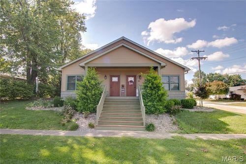 327 W Adams Street, Pittsfield, IL, 62363 | Card Image