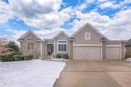 2313 Ne Sweet Water Dr, Lee's Summit, MO, 64086-7045 | Card Image