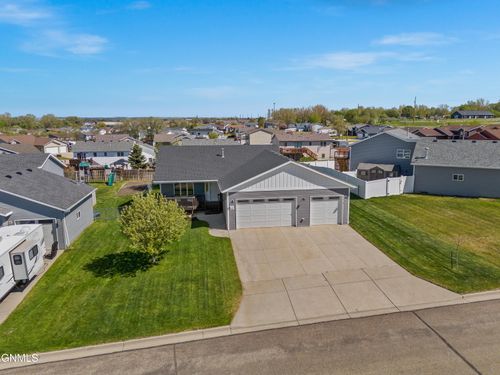 44 Mcginnis Way, Lincoln, ND, 58504-9303 | Card Image