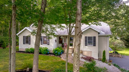 80 Richard Ave, Wolcott, CT, 06716-1550 | Card Image