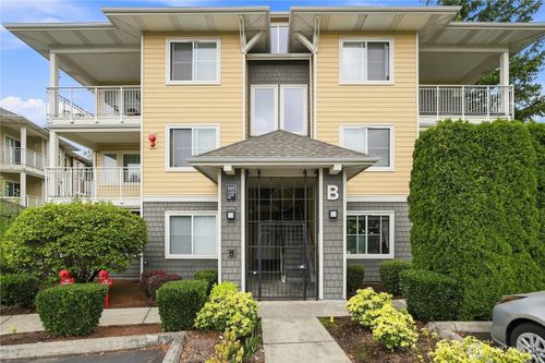 b101-560 225th Ln Ne, Sammamish, WA, 98074-7193 | Card Image