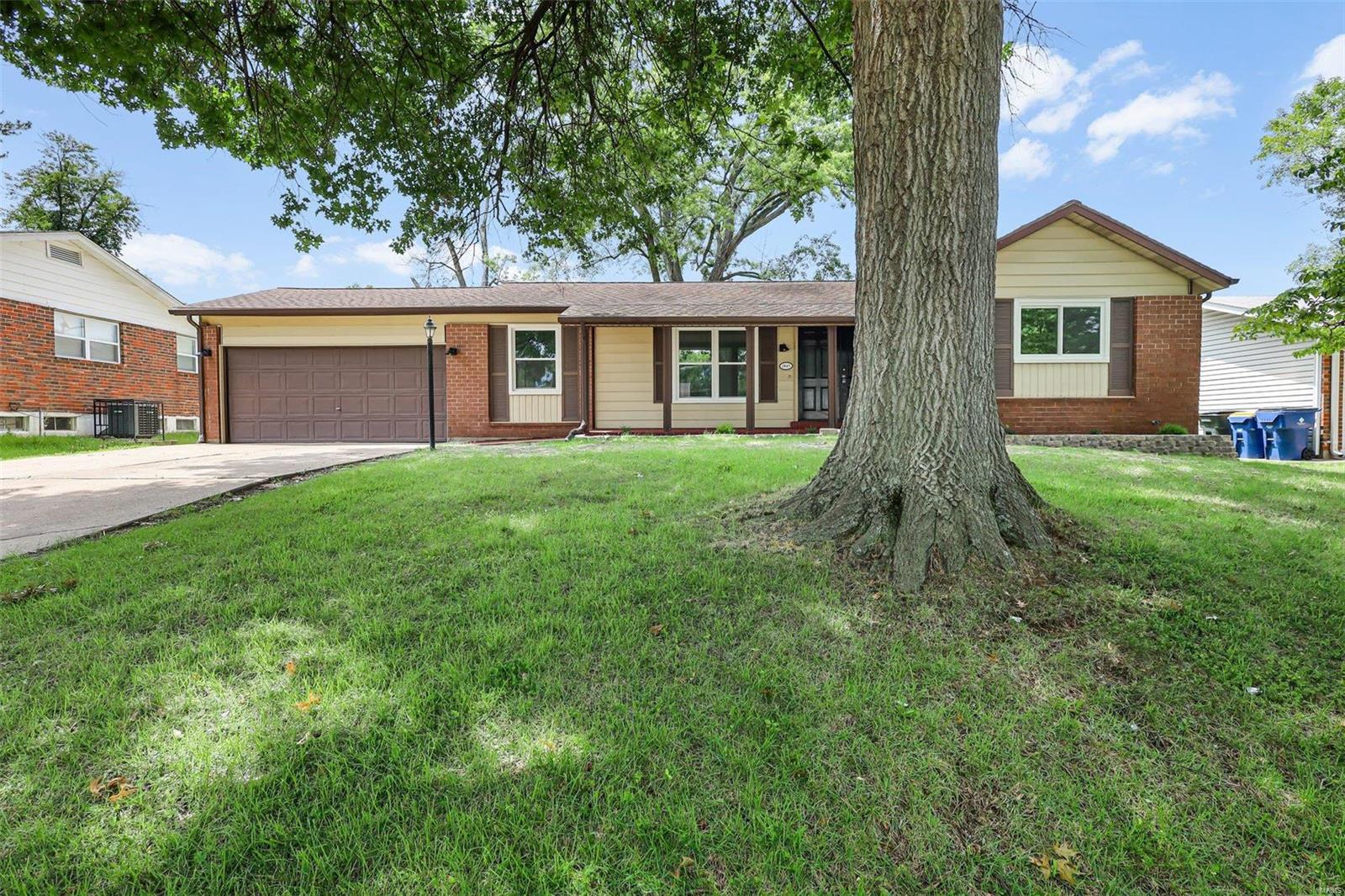 Sussex Dr, Florissant, MO 63033
