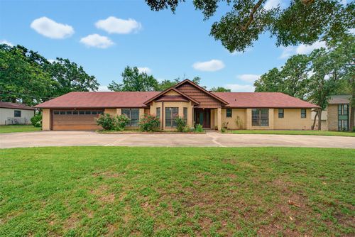 133 Champions Dr, Rockdale, TX, 76567-5000 | Card Image