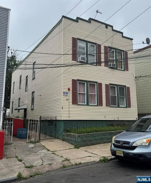 30 Camden St, Paterson, NJ, 07503-2918 | Card Image