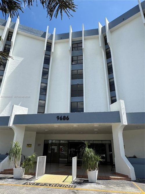 apt-301-9686 Fontainebleau Blvd, Miami, FL, 33172-4129 | Card Image