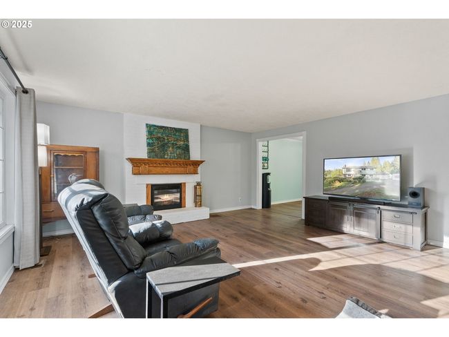 22400 S Evergreen Dr, House other with 5 bedrooms, 3 bathrooms and 2 parking in Beavercreek OR | Image 13