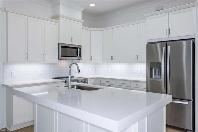 8925 Calypso Ct, Condo with 2 bedrooms, 2 bathrooms and 2 parking in Naples FL | Image 5
