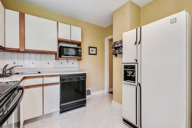 409 12 Avenue Nw, Home with 2 bedrooms, 1 bathrooms and 2 parking in Calgary AB | Image 39