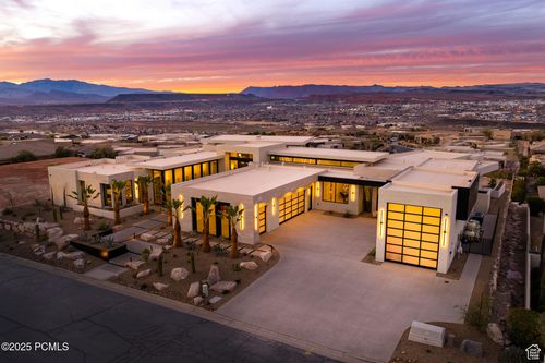 2031 E Pinnacle Dr, Saint George, UT, 84790-7847 | Card Image