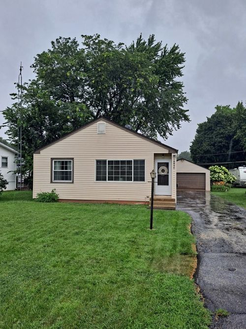 18846 W Deerpath Rd, Grayslake, IL, 60030-2109 | Card Image