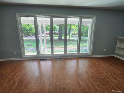 23760 Oak Glen Dr, Southfield, MI, 48033-6502 | Card Image