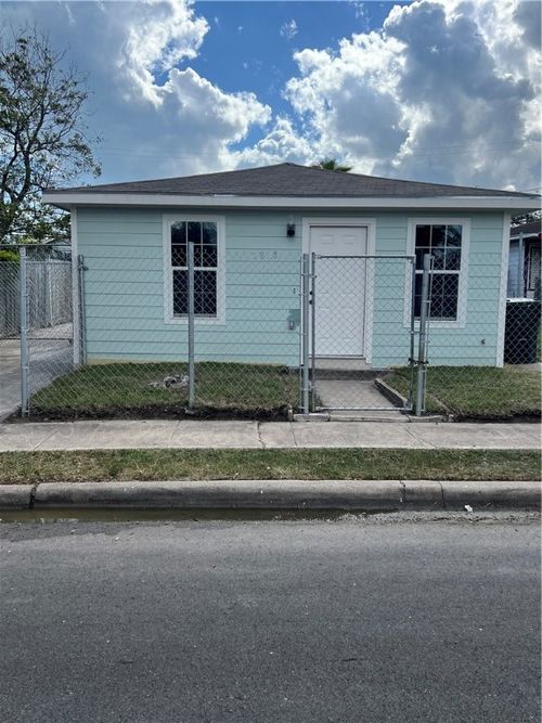 2838 Greenwood Dr, Corpus Christi, TX, 78405-2404 | Card Image