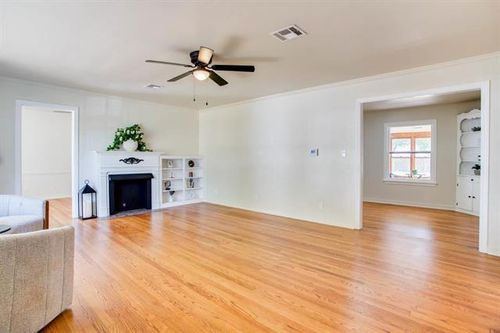 1014 Seneca Ave, Enid, OK, 73703-7119 | Card Image