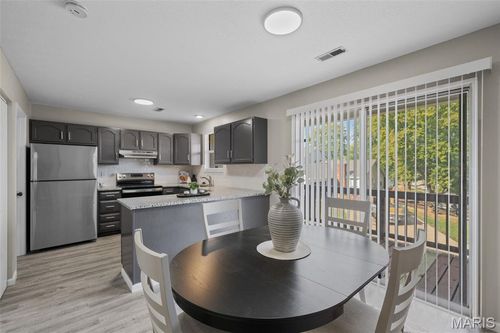 5-46 Meadow Run Ct, Saint Peters, MO, 63303-5805 | Card Image