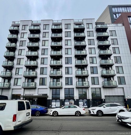 6l-7065 Queens Boulevard, New York, NY, 11377 | Card Image