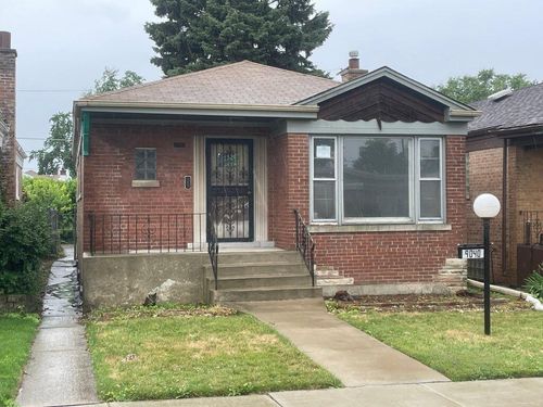 9040 S Oglesby Ave, Chicago, IL, 60617-3852 | Card Image