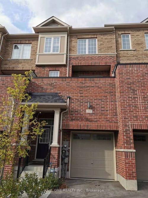 209 Harding Park St, Newmarket, ON, L3Y0E3 | Card Image