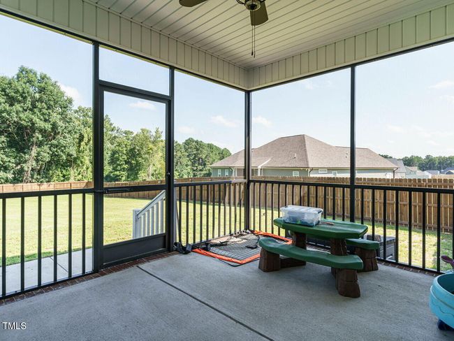 027-1280x960-screened-porch | Image 27