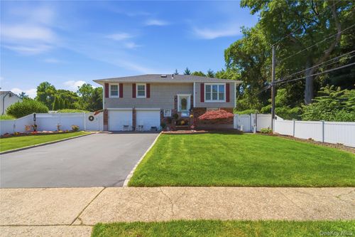 50 Amsterdam Rd, Smithtown, NY, 11787-3102 | Card Image