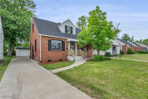 4396 Parkton Dr, Warrensville Heights, OH, 44128-3512 | Card Image