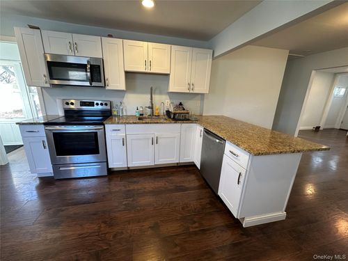 185 Mckinley Dr, Mastic Beach, NY, 11951-5612 | Card Image