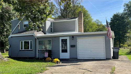 915 Beechwood Drive, Girard, OH, 44420 | Card Image