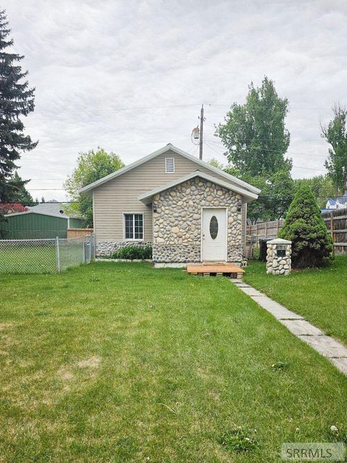 126 E 19th St, Idaho Falls, ID, 83404-6057 | Card Image