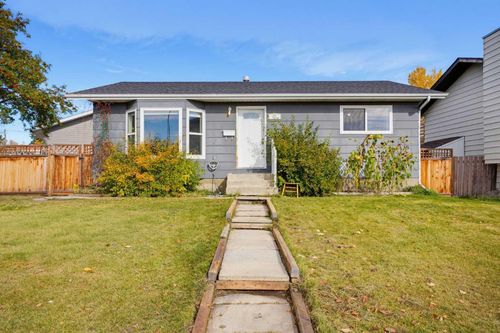 63 Dundee Cres, Penhold, AB, T0M0B7 | Card Image