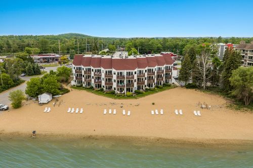 1995 N Us-131 N, East Bay Township, MI, 49686 | Card Image