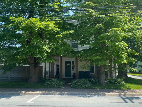 441 Main St, Liverpool, NS, B0T1K0 | Card Image