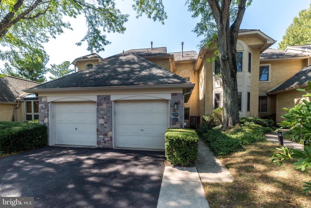 Linden Dr, Elkins Park, PA 19027