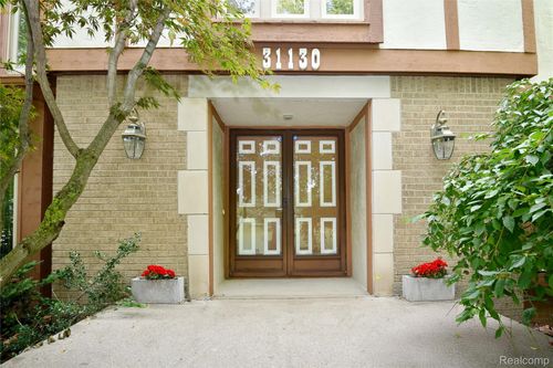 31130 Squire Ln, Farmington Hills, MI, 48331-1454 | Card Image