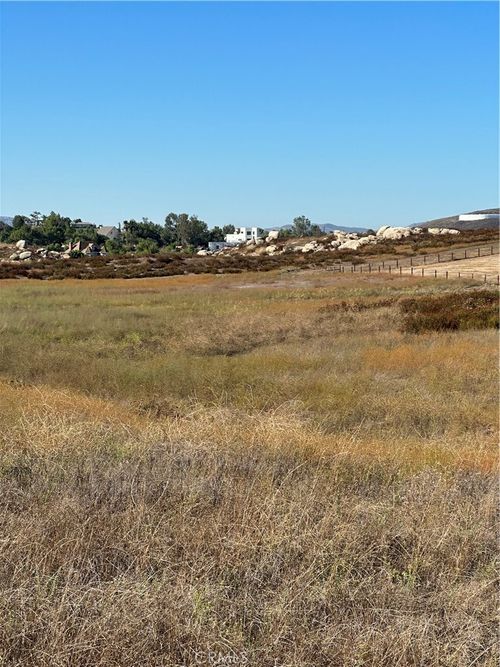 48 Mazoe St, Winchester, CA, 92596 | Card Image