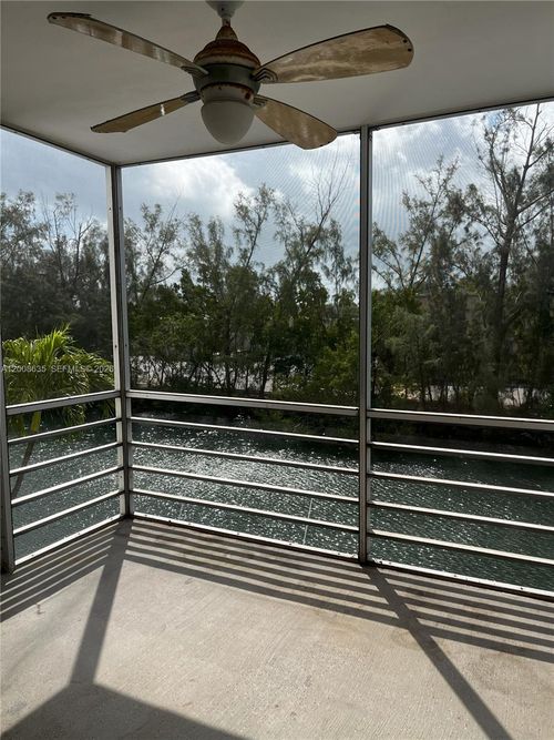 305-3660 Ne 166th St, North Miami Beach, FL, 33160-3859 | Card Image