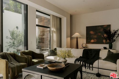 th1-702 N Doheny Dr, West Hollywood, CA, 90069-5506 | Card Image
