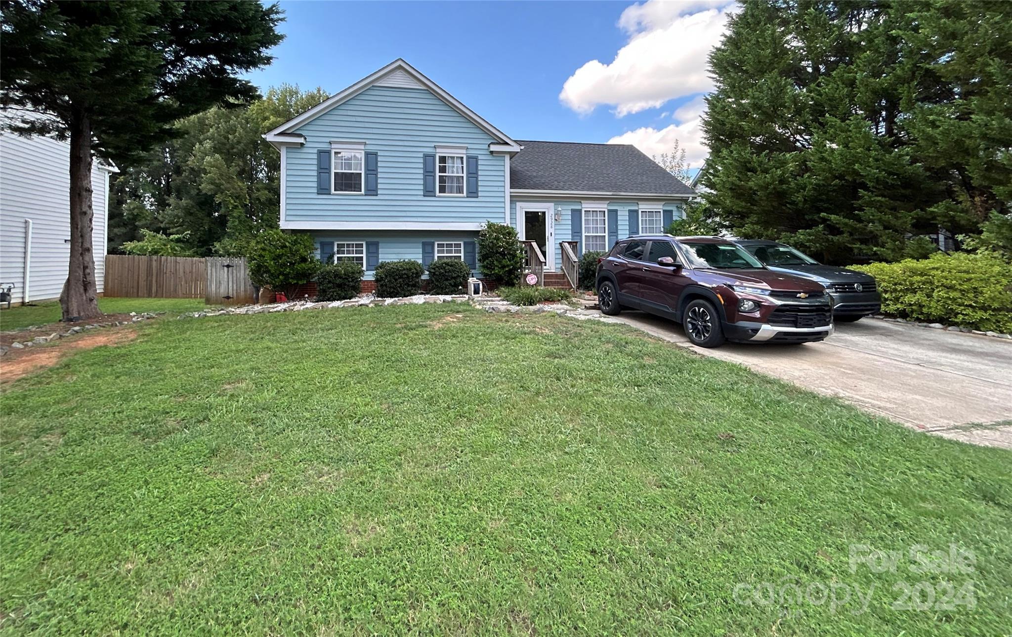 Hosta Dr, Charlotte, NC 28269