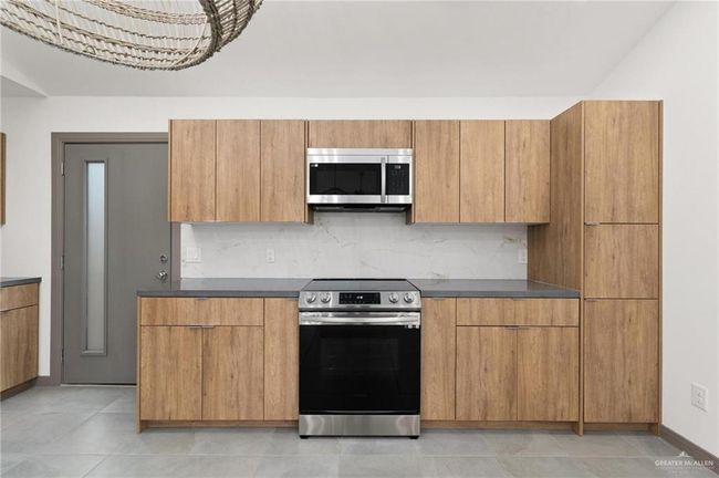 Kitchen | Image 8