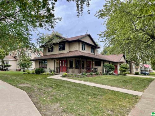 621 E Lakeshore Dr, Storm Lake, IA, 50588-2542 | Card Image