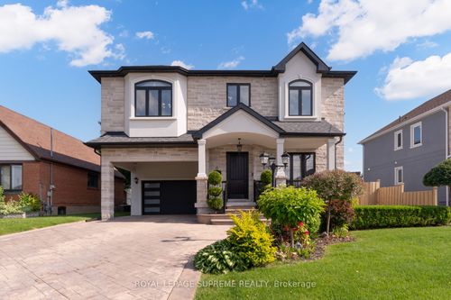 15 Parkchester Rd, North York, ON, M6M2S1 | Card Image